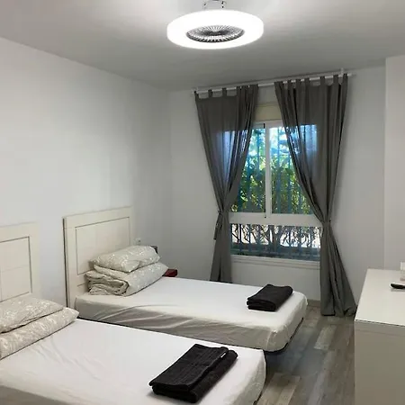 Modern 1 Bed In Port & Pool Lägenhet Estepona