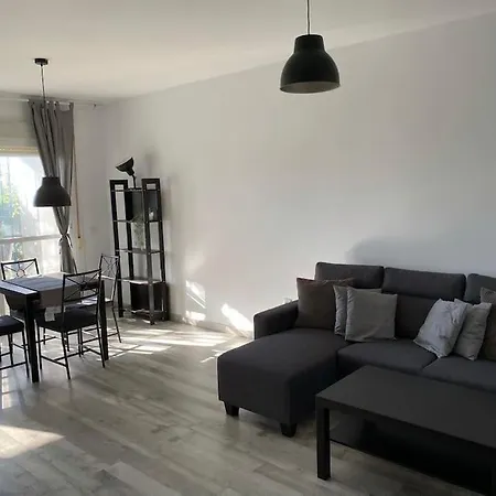 Lägenhet Modern 1 Bed In Port & Pool Estepona