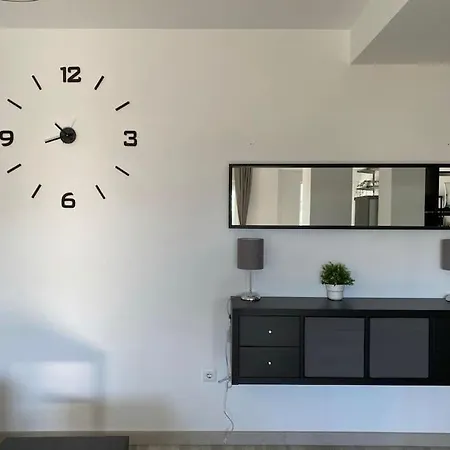Lägenhet Modern 1 Bed In Port & Pool